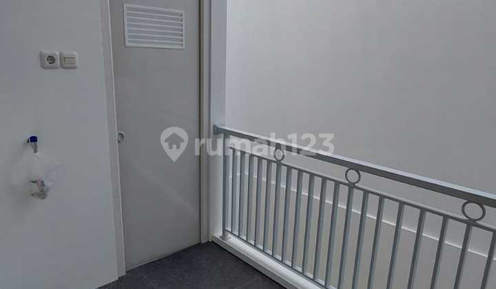 Rumah Modern di Jagakarsa. 2