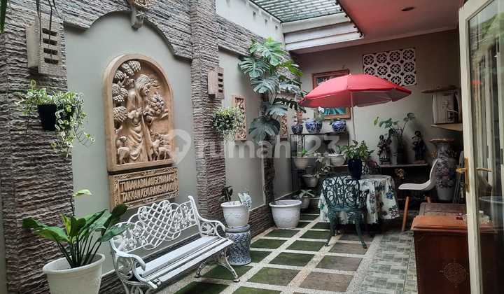 Rumah cantik dalam Komplek yang tenang, siap huni di Mampang Parapatan, Jakarta Selatan Rumah cantik dalam Komplek yang tenang, siap huni di Mampang Parapatan, Jakarta Selatan