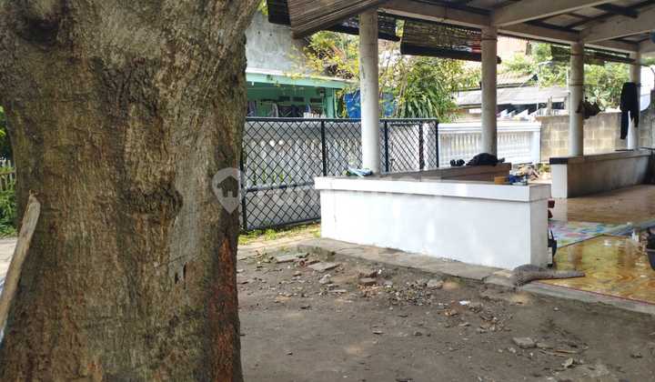 Asri House with Spacious Yard Near Soekarno-Hatta Airport 2