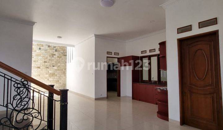 Rumah 2 Lantai Bagus Unfurnished SHM di Taman Kopo Indah, Bandung 2