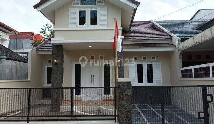 Rumah Sudah Renovasi Unfurnished SHM di Pinus Regency, Bandung 1