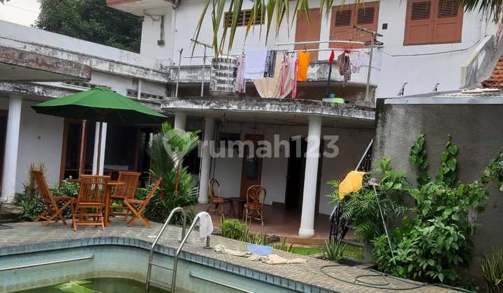 Rumah Tua di Daerah Kebayoran Baru Jakarta Selatan