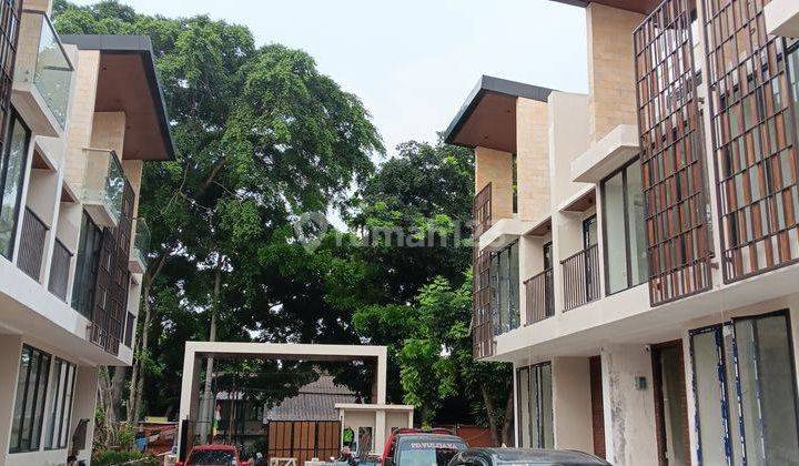 RUMAH DALAM CLUSTER PREMIUM 3 LANTAI + ROOFTOP DI DUREN TIGA JAKARTA SELATAN 1