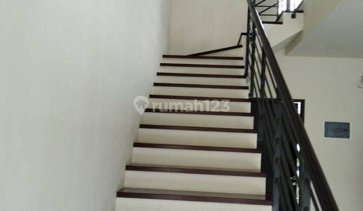 RUMAH  EXCLUSIVE TOWNHOUSE 3 LANTAI DI TB SIMATUPANG JAKARTA SELATAN  2