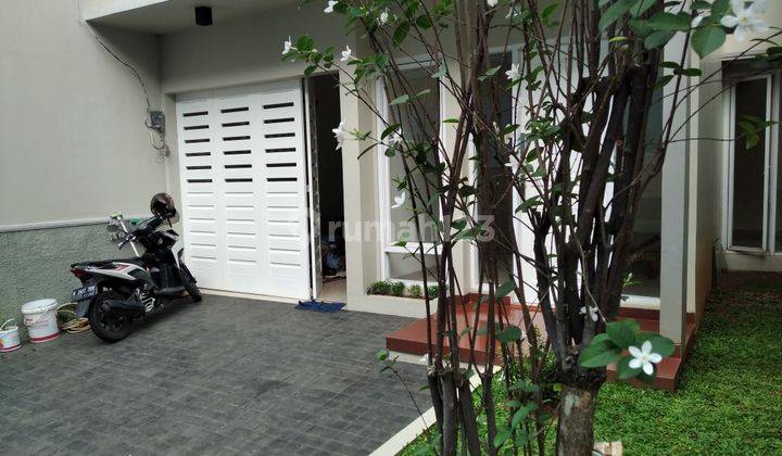 RUMAH LANTAI DUA SINGLE HOUSE BUKAN DALAM TOWNHOUSE SINGLE HOUSE ADA TAMAN BELAKANG  SELANGKAH KE JALAN RAYA KEMANG TIMUR  JAKARTA SELATAN 2