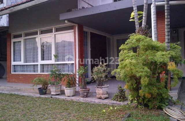 Rumah Lama Pinggir Jalan Daerah Rawamangun, Jakarta Timur 2