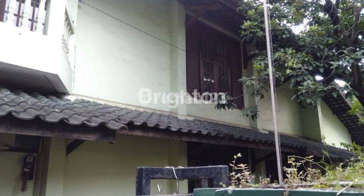 RUMAH LUAS DENGAN KAMAR BANYAK DI JALAN KELUD JAKA SAMPURNA,  BEKASI 2