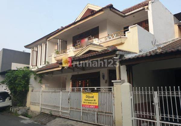 RUMAH DI PULOMAS JAKARTA TIMUR - 2 Lantai - LT.130 m2-SHM 1