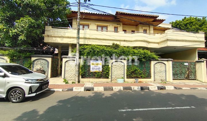RUMAH PINGGIR JALAN DEKAT STASIUN DEPOK