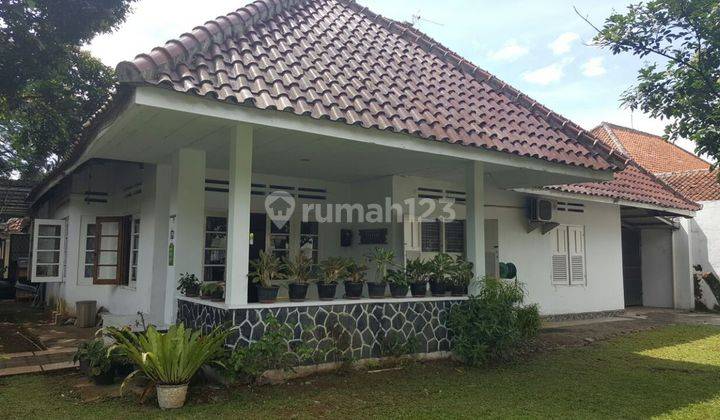 Rumah Antik Gaya Belanda Depan Istana Dan Kebun Raya Bogor 1