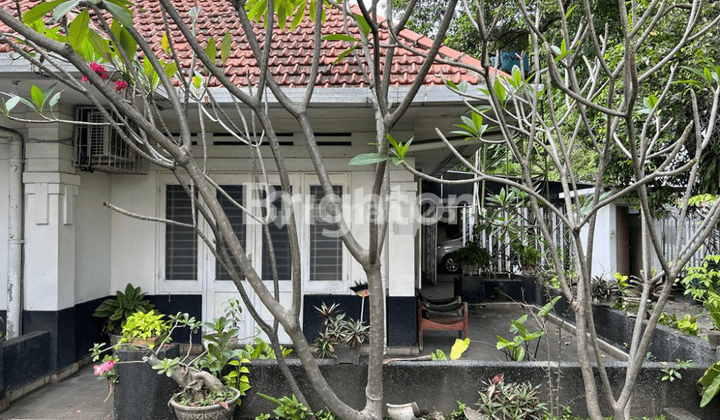 RUMAH HOOK STRATEGIS DI PUSAT KOTA SURABAYA JALAN AMBENGAN 1