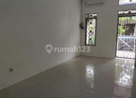 Rumah Modern 2 Lt Di Kawasan Elit Villaduta Bogor 2