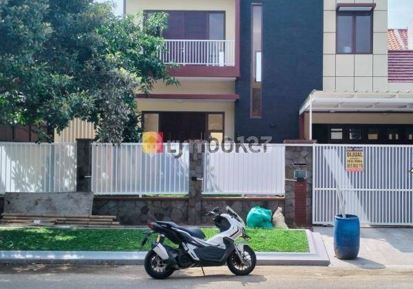 Dijual Rumah 2 lantai lokasi strategis di harapan indah bisa untuk usaha 1