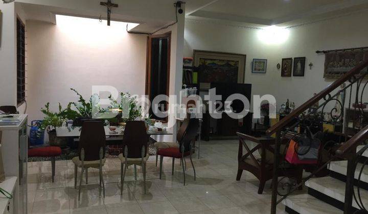 RUMAH SECOND 2 LANTAI SIAP HUNI TERAWAT BAGUS,  LOKASI GRAHA 1