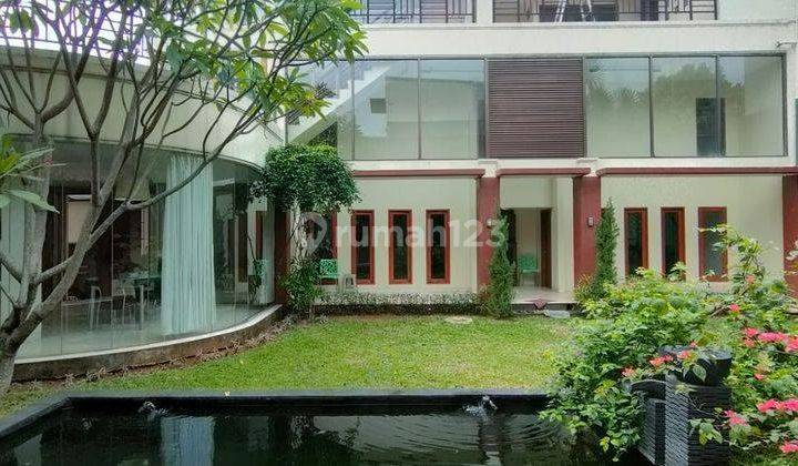 Rumah Bagus Halaman Luas di Gandaria Jakarta Selatan 1