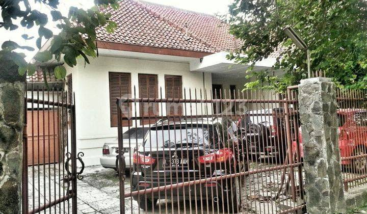 Rumah Lama Hitung Tanah di Sayap Riau Kota Bandung 