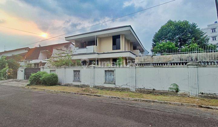 Rumah Hoek, area private, jalan lebar, taman luas 5 menit dr akses tol, 10 menit dari RS Siloam 1