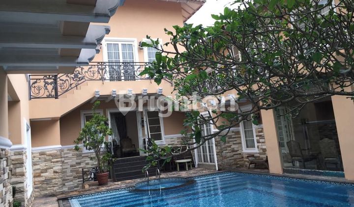 Rumah Sultan mewah, elegant, asri dan Full Furnished + Swimming Pool di Lippo Village Karawaci