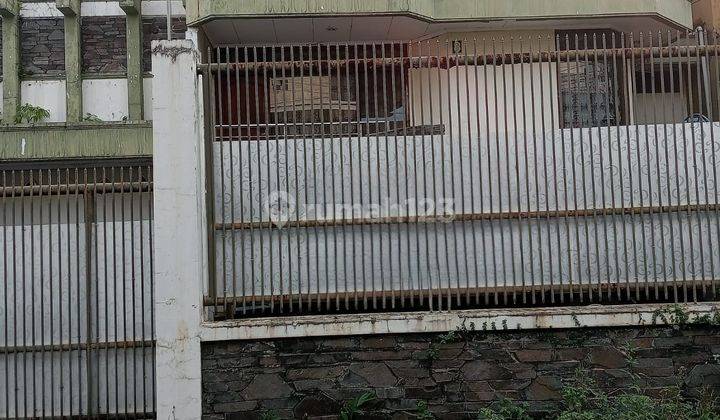 Rumah Klasik 2 lantai di Sayap Sukajadi, Bandung 1