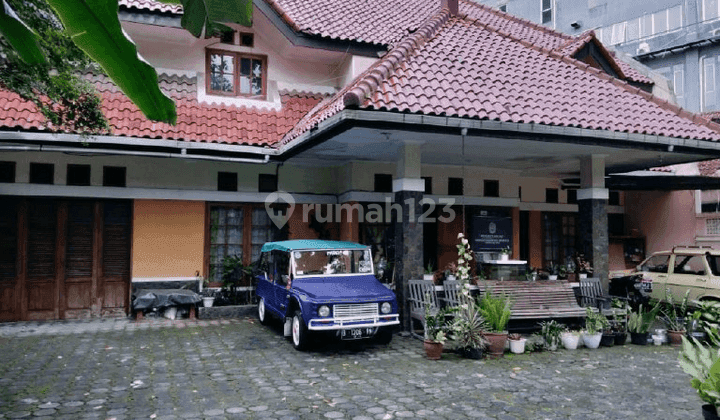 Rumah Lama Terawat Di Sayap Dago, Lokasi Strategis 1