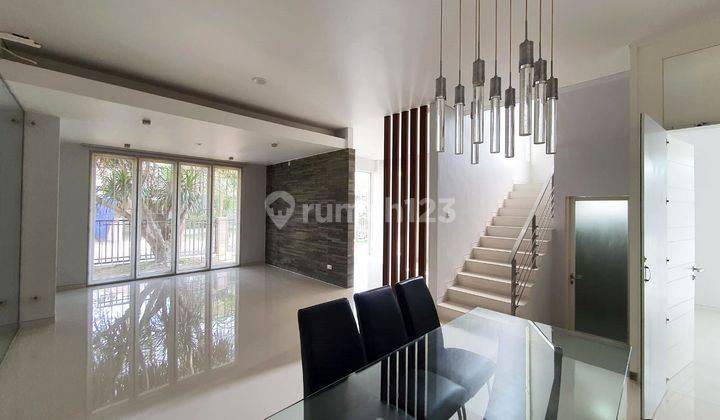 Rumah Citraland di Woodland Surabaya Barat, Minimalis, 2 Lantai, Semi Furnished, Hook/Pojokan, siap huni 1