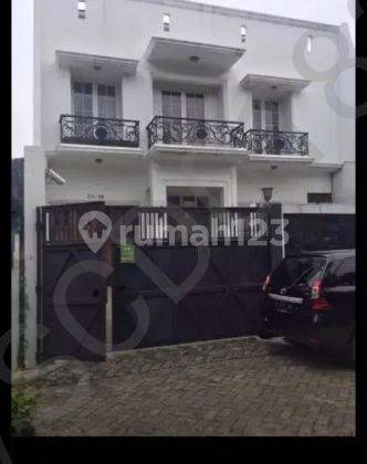 Dijual  Rumah Mewah  Kedoya Pinggir Jalan Tol  1