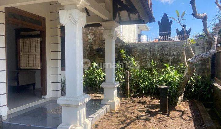 Rumah Villa dengan kolam renang di Gianyar Bali, dekat main road Astina Timur 1