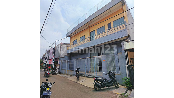 Rumah Kayu Putih Selatan, Luas 185m2