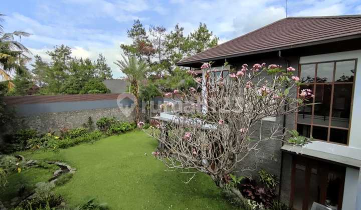 HARGA MENARIK! RUMAH MEWAH KONSEP RESORT BALI TAMAN LUAS FURNISHED DI SETRA DUTA 2