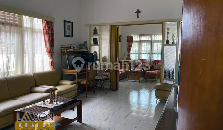 RUMAH KLASIK SEMI MODERN DI SAYAP JALAN SUNDA KOTA BANDUNG RUMAH KLASIK SEMI MODERN DI SAYAP JALAN SUNDA KOTA BANDUNG