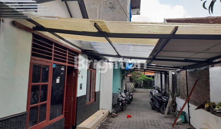 DI  RUMAH CANTIK LOKASI DLM RING ROAD DEKAT MALL AMBARRUKMO PLASA 2