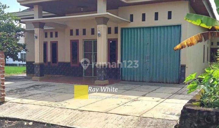 Rumah dengan tanah luas di Purnawirawan Gunung Terang Bandarlampung 1