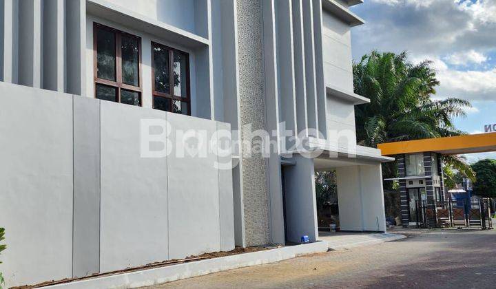 RUMAH MEWAH 3LT DI LINGKUNGAN SUPER ELITE  DEKAT KAMPUS UII 2