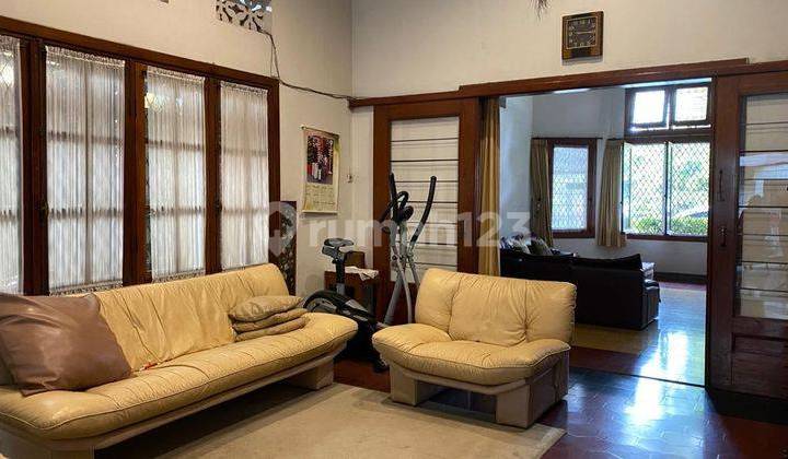 Rumah Bangunan Belanda Sangat Terawat, Premium Lokasi Sayap Riau