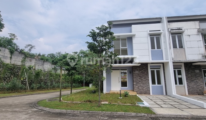 Rumah Hoek Dekat Sport Club, Kawasan Sudah Ramai, Dekat BSD Rumah Hoek Dekat Sport Club, Kawasan Sudah Ramai, Dekat BSD