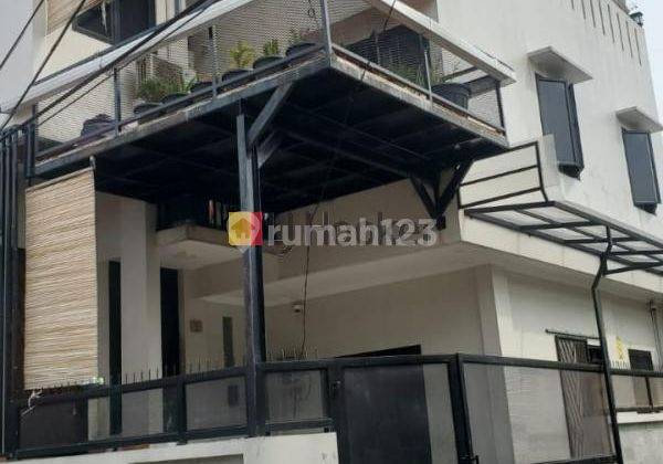 Rumah dijual di Tanjung Duren Jakarta Barat Furnished mewah dan modern 1