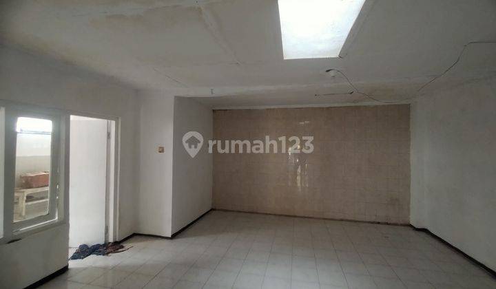 RUMAH JALAN KAMPAR KOTA MALANG LUAS TANAH 200M2 ADA 6KT DAN 3KM 2