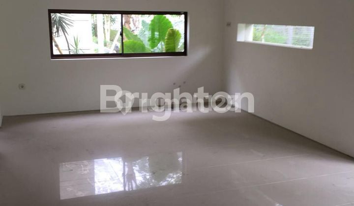 Ready-to-occupy minimalist 3-story house in Graha Natura. 2