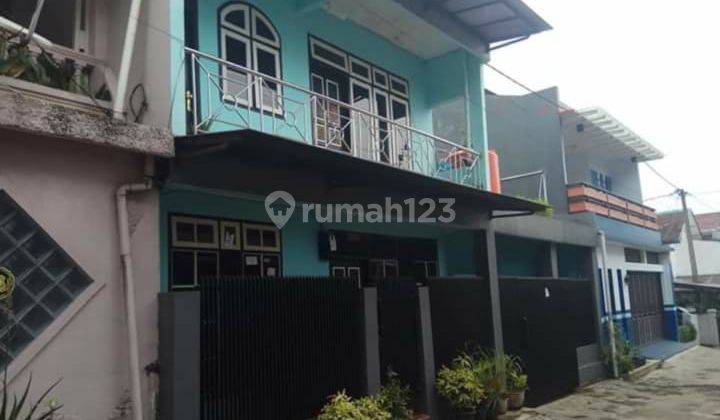 Di  Rumah 2,5 Lantai Di Komplek Permata Bandung Barat 1