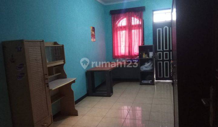 Di  Rumah 2,5 Lantai Di Komplek Permata Bandung Barat 2