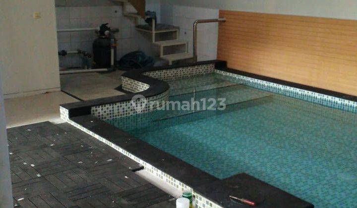 Rumah Citraland Surabaya ada Kolam Renang Pribadi 2