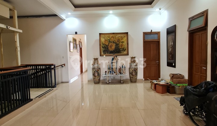 Rumah Luas Kebon Jeruk