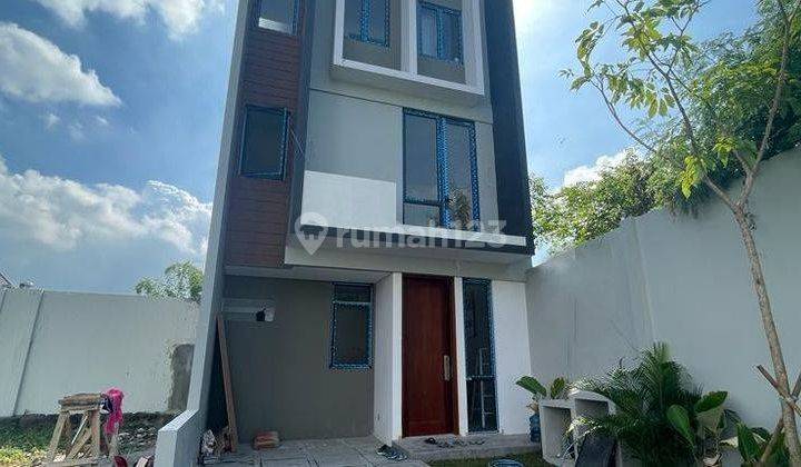 Dijual Rumah Cantik Scandinavian Dian Istana Regency  1