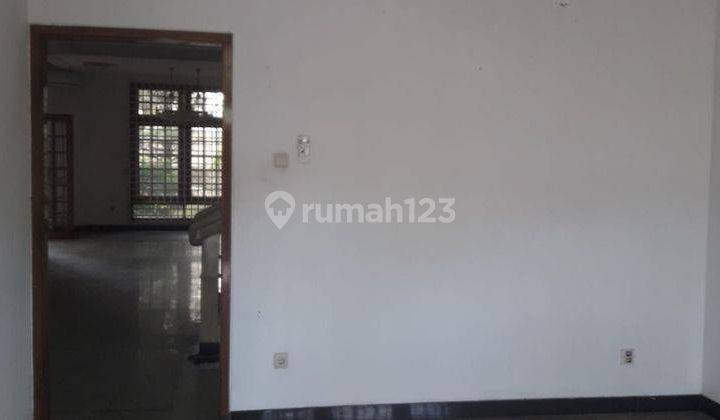 Disewakan Rumah di Wr Supratman Surabaya 2