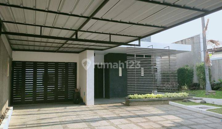 Rumah Lux Semi Furnished di Komplek Setra Indah, Bandung 1