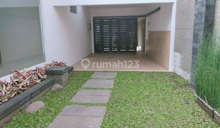 Rumah Lux Semi Furnished di Komplek Setra Indah, Bandung 2