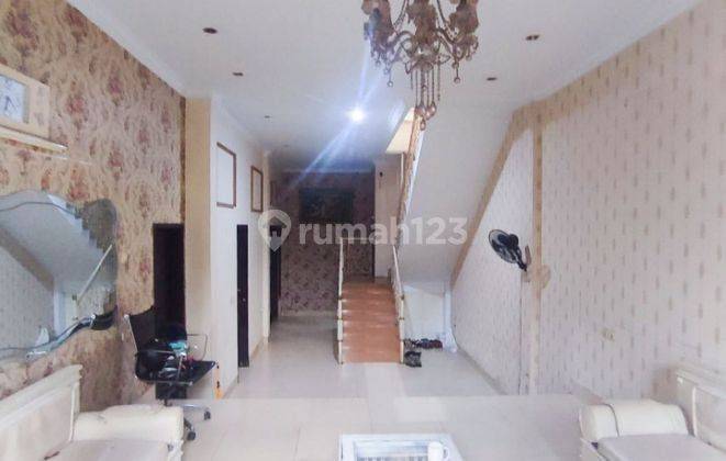 Rumah Cantik Siap Huni 3 Lantai di Kembar SHM 2