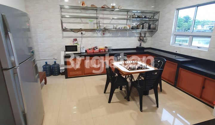 dekat sekolah dekat pusat kuliner