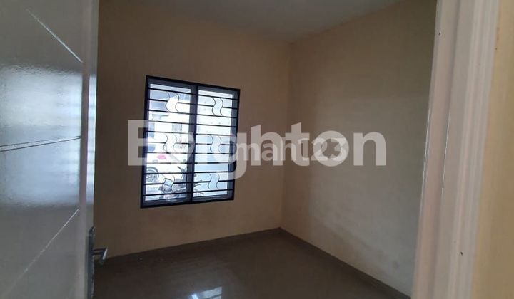 dekat pasar dekat perhotelan