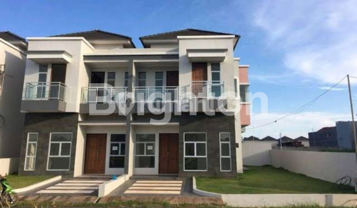 Dekat sekolah,Dekat international ferry terminal 2